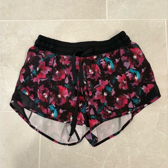Lululemon Hotty Hot Shorts Mini Midnight Bloom Black Deep Fuschia Black Size 4 - Picture 3 of 11